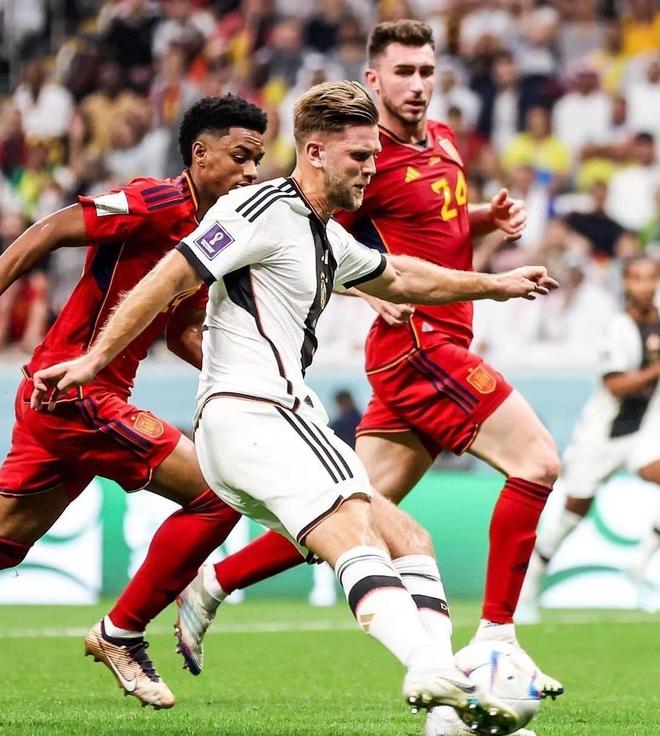 德转列中锋身价榜：哈兰德1.8亿欧居首，姆巴佩第二（德转中锋身价榜：哈兰德1.8亿欧领跑，姆巴佩居次）