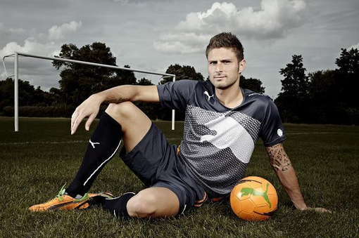 怀特复出力助阿森纳争冠，枪手伤病潮下的坚强回应（怀特复归助阿森纳冲冠，伤病潮中枪手强势回击）