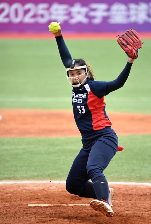 库库雷利亚：交手过最难对付边锋是登贝莱，最佳队友选梅西（库库雷利亚谈对手与队友：最难防登贝莱，最佳队友是梅西）