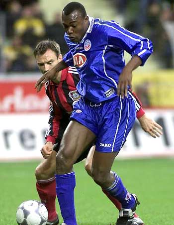 TA：皇马寻求引进后卫和中场；他们愿听取对罗德里戈的报价（TA：皇马计划补强后防与中场，并愿意听取罗德里戈的转会报价）