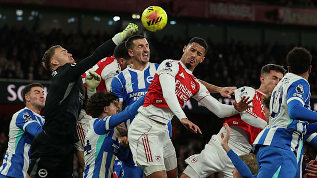 热刺队长罗梅罗停赛遭质疑，将缺席年末关键战！（罗梅罗停赛引争议，热刺队长将缺阵年末关键战！）