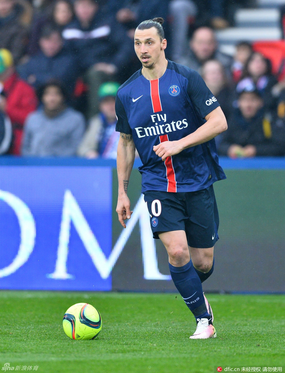 这是39岁？胡尔克远距离任意球直接爆射破门（39岁仍猛！胡尔克超远任意球重炮轰门得手）