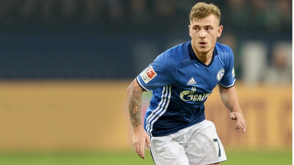 利物浦发角球期间 萨拉赫和亨德森聊了很久（利物浦角球时，萨拉赫与亨德森长时间交流）