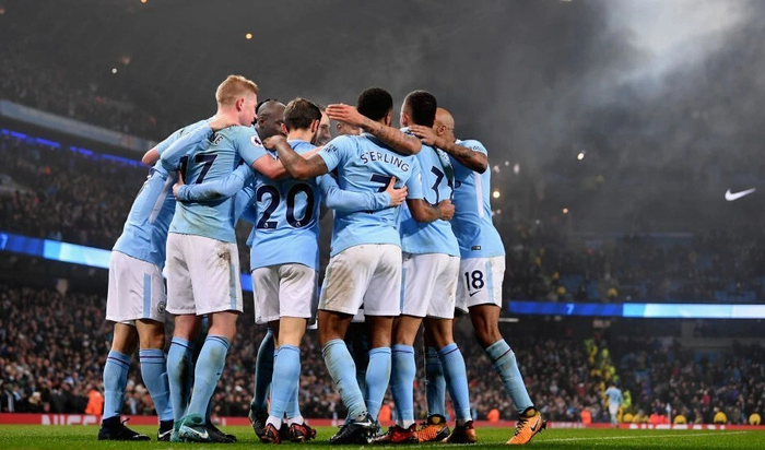 热议国足选帅：本土教练是陪标的；选土帅洋帅都是领导一句话（国足选帅惹热议：本土教练成陪跑，土洋之争终听领导一声令下）