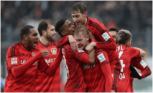 球星抢断后三步上篮太快了（球星断球后三步上篮如闪电）